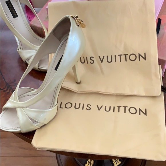 Shoes - Picture 3 of 13